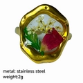 Golden stainless steel adjustable ring with embedded white and red dried flower specimens - Irregular Frame Red White Dried Flowers (JDR256172-8)