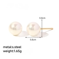 Detail of 0.8cm freshwater pearl earrings with stainless steel pins and gold finish - Minimalist Pearl Studs (JDE2501081-8) / 0.8cm