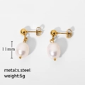 Détail de la boucle d'oreille perle de 11mm en acier inoxydable doré pesant 5g - 11mm