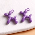 Macro di ciondoli a forma di cane palloncino viola con finitura lucida e anelli per gioielli DIY - Viola