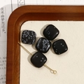 Detailopname van sneeuwvlok obsidiaan vierkante kralen voor het maken van DIY-sieraden - Nr. 1 (Zwart met witte gevlekte vierkante ronde stijl) (Nr. 1 één stuk)