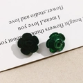 Comparación detallada de rosas verdes flocadas y satinadas para la creación de joyas DIY - Verde
