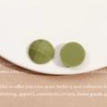 Vista dettagliata dei ciondoli tondi in resina geometrica verde avocado per gioielli DIY - Verde Avocado