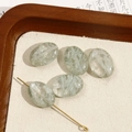 Macro-opname van ovale lichtgroene natuursteen kralen met textuur voor DIY-sieraden - Nr. 20 (Lichtgroene doorschijnende ovale stijl) (Nr. 20 één stuk)