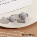 Detalle de pequeñas figuras de koala flocadas de 22x20mm para accesorios de bricolaje - Coala Gris (Medio Agujero)