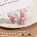 Detalle de minifiguras de osos rosas flocados con medidas de 28mm en un plato - Oso Rosa (Medio Agujero)