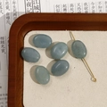Ovale doorschijnende blauwgrijze natuursteen kralen voor DIY sieraden op houten dienblad - Nr. 39 (Cyaangrijs waterblauw eivormig model) (Nr. 39 één stuk)