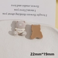Vorder- und Rückansicht eines 22mm beflockten Bären DIY-Zubehörs mit Love-Shirt - Brauner Buchstaben Bär