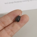 Macro di una perla di agata nera a goccia con perno dorato per creazione di gioielli - Goccia Nera (1 Pezzo)