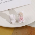 Ciondolo orsetto floccato bianco con fiocco rosa per la creazione di gioielli DIY - Cane Bianco (Mezzo Foro)