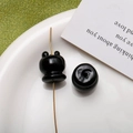 Dettaglio di perle in ceramica nera lucida a forma di animale e tonde per gioielli DIY - 1 Pezzo (18*16mm)
