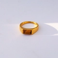 Anillo vintage francés de acero dorado con una piedra rectangular de ojo de tigre - Anillo de Sello Rectangular de Ojo de Tigre Dorado (455)