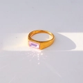 Anillo de acero inoxidable dorado con circón rosa rectangular en corte esmeralda - Anillo de Piedra Rosa Rectangular (446)