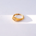 Anillo geométrico de acero inoxidable dorado con incrustaciones de circón - Estilo 9 Strass Transparentes Incrustados Centro Rombo Pulido Brillante Acero Inoxidable (450)