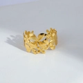 Anello regolabile a fiore dorato con petali traforati a strati e finitura metallica - Stile Foglia Floreale Traforata (4)