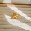 Anello aperto regolabile in acciaio inossidabile dorato a quattro strati con finitura lucida - Aperto Regolabile / Stile Largo Multistrato Minimalista (1) / Oro