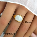 Anillo ovalado retro dorado de acero con incrustación de esmalte blanco y cara de 12mm - Estilo de Rosa de Concha Ovalada (221)