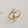 Anello regolabile in acciaio inossidabile dorato con inserto in madreperla bianca - Aperto Regolabile / Guscio Ovale Minimalista a Doppio Strato (119) / Oro