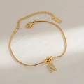 Gouden slangenketting armband met een sprankelende zirkonia gezette letter N hanger - Letter N