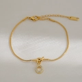 18K gouden slangenketting knooparmband met een fonkelende kristallen cirkelvormige hanger - Letter O