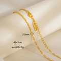 Dettaglio di una catena in acciaio inossidabile dorato da 2,3 mm con chiusura a moschettone - Catena a Maglie Fitte (B12)