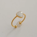 Anillo ajustable de acero dorado trenzado con un detalle de incrustación blanca triangular - Estilo de Gema Triangular de Cuerda Retorcida (222) / Dorado