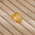 Anillo abierto minimalista ajustable en oro de acero inoxidable con capas de diseño texturizado - Estilo Abierto Texturizado Multicapa Dorado (5)