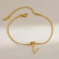 18k vergulde slangenketting armband met liefdesknoop en zirkoon letter V hanger - Letter V