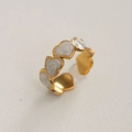 Bague ajustable en acier doré ornée de breloques en nacre blanche en forme de cœur - Style Marbre à Cœur de Série (229) / Or