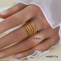 Anillo minimalista de acero inoxidable chapado en oro de 18K con textura de grano - Estilo de Textura Esmerilada Paralela de Seis Capas