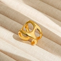Anillo ajustable de acero inoxidable dorado con diseño geométrico y acabado pulido - Abierto Ajustable / Estilo Geométrico de Líneas Entrelazadas (30) / Dorado