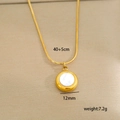 Collar de acero inoxidable chapado en oro con colgante de corazón de nácar blanco - Estilo Decoración Concha Redonda (C-1-35)