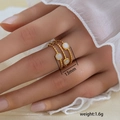 Anillo de tres capas chapado en oro de 18K con inserciones de nácar blanco cuadrado - Estilo de Conjunto de Tres Piezas de Esmalte Cuadrado
