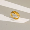 Macro de bague en acier inoxydable doré avec texture striée et design ouvert réglable - Style à Texture Striée Longitudinale (204) / Or