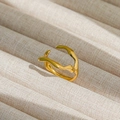 Anillo ajustable de acero inoxidable dorado con diseño minimalista de ondas irregulares - Abierto Ajustable / Estilo de Líneas Fluidas Onduladas (34) / Dorado