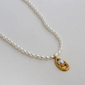 Collana con pendente a cuore placcata oro con perle bianche e metallo martellato - Stile Perla Trama Martellata Ovale (C-1-15)