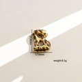 Detalle del colgante letra B con estampado de leopardo, 23,4 mm de alto y 17,8 mm ancho - Letra B