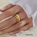 Anillo de capas en acero inoxidable chapado en oro de 18K con banda ancha para mujer - Multi-Layer Cross Striped Beaded Style