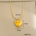 Collar con colgante de corazón en acero inoxidable dorado, medida 14mm por 13mm - Estilo Corazón Lleno Minimalista (C-1-44)