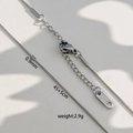 Détail de la chaîne serpent de 0,9mm en acier inoxydable avec fermoir et mesure - 0.9mm Largeur 45cm Longueur / Argent