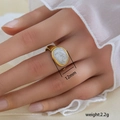Anillo de acero inoxidable chapado en oro 18K con incrustación de mármol de 12mm, 2,2g - Estilo Abierto con Patrón de Mármol Ovalado