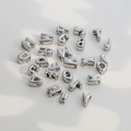 Dettaglio di perline a forma di lettere in argento lucido per gioielli fai-da-te - Lettera A (Ciondolo) / Argento