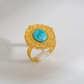 Λεπτομέρεια macro από ρετρό δαχτυλίδι 18k με μπλε πέτρα larimar και κυματιστό σχέδιο - Στυλ Μπλε Πέτρας με Κυματιστό Ανάγλυφο (434)