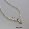 Collana di perle con ciondolo a farfalla dorata e madreperla, lunghezza 40+5 cm - Stile Collana Farfalla in Conchiglia (C-1-60)