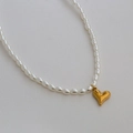 Collana con ciondolo a cuore dorato e perle di riso bianche con bordi lavorati a mano - Stile Cuore con Bordo a Perline (C-1-61)