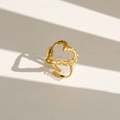 Bague ouverte en forme de cœur dorée avec texture martelée et design ajustable - Style de Grand Cœur Martelé Creux (311)