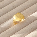 Anello a cuore in acciaio inossidabile placcato oro 18k con rilievo verticale e aperto - Stile Cuore Texturizzato in Rilievo Verticale (214) / Oro