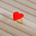 Anello a cuore dorato con finitura in smalto rosso acceso in una scatola da gioielli - Stile Cuore Rosso (282) / Oro