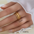 Anillo tres en uno de acero inoxidable chapado en oro 18K con textura martillada - Estilo de Textura Martillada en Capas Tres en Uno