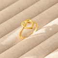 Anello in acciaio inossidabile placcato oro 18k con design a doppio cuore traforato - Stile Traforato con Doppio Cuore Incastonato (308)